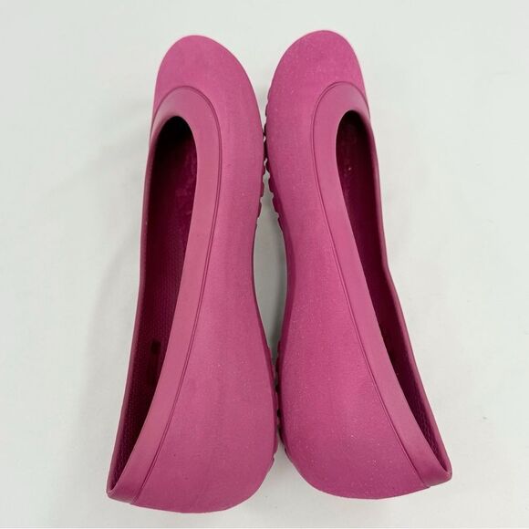 CROCS Mammoth Soft Fur Footpad Ballet Flat in Pomegranate - Picture 10 of 16